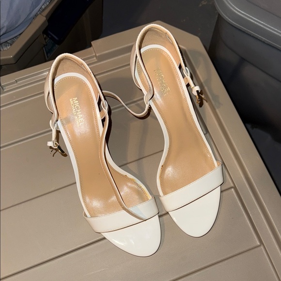 Michael Kors White Heeled Sandals 9 NWOT white patent - Picture 1 of 6